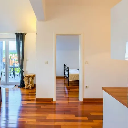 16655f Apartment *