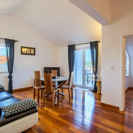 16655f Apartment *
